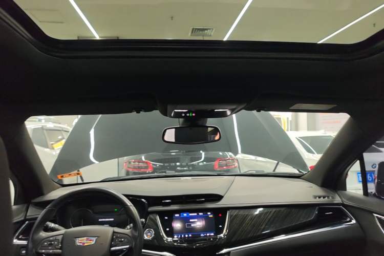 Used Cadillac XT6 2022 2.0T Six-Seater Two-Wheel-Drive Luxury Version Headliner