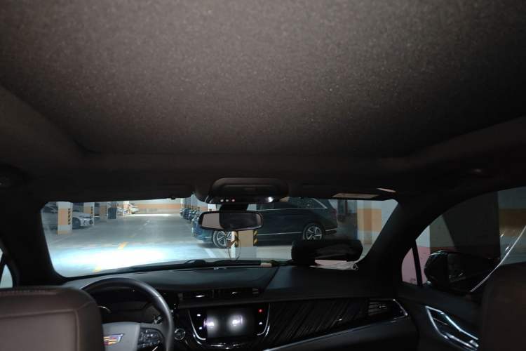 Used Cadillac XT6 2022 2.0T Six-Seater Two-Wheel-Drive Luxury Version Headliner
