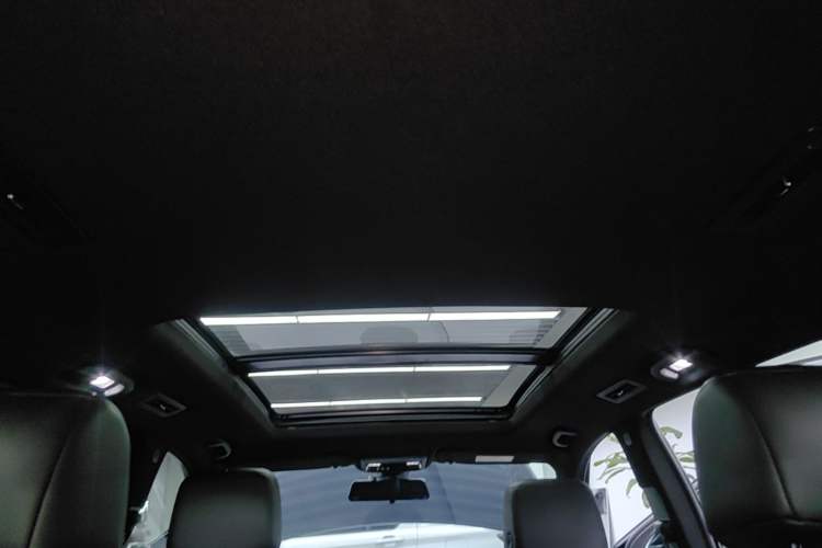 Used Cadillac XT6 2022 2.0T 7-Seater Four-Wheel-Drive Luxury Version Headliner