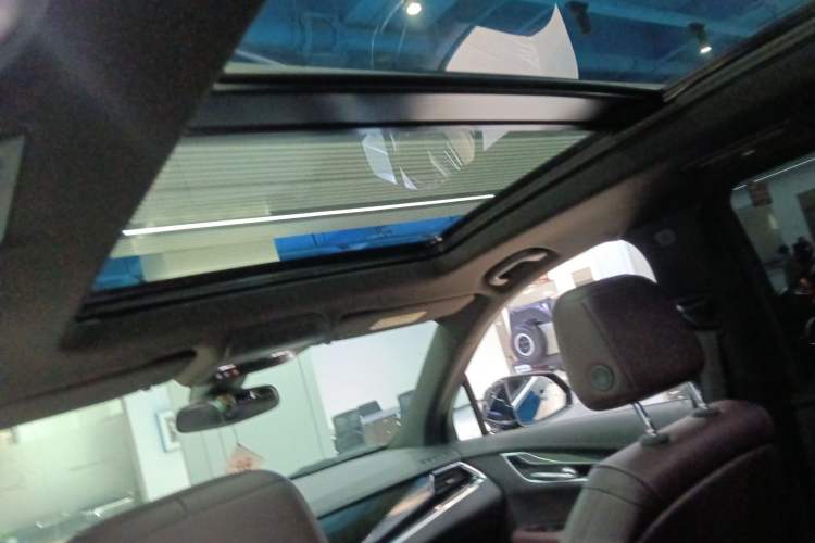 Used Cadillac XT6 2022 2.0T Six-Seater Two-Wheel-Drive Luxury Version Headliner