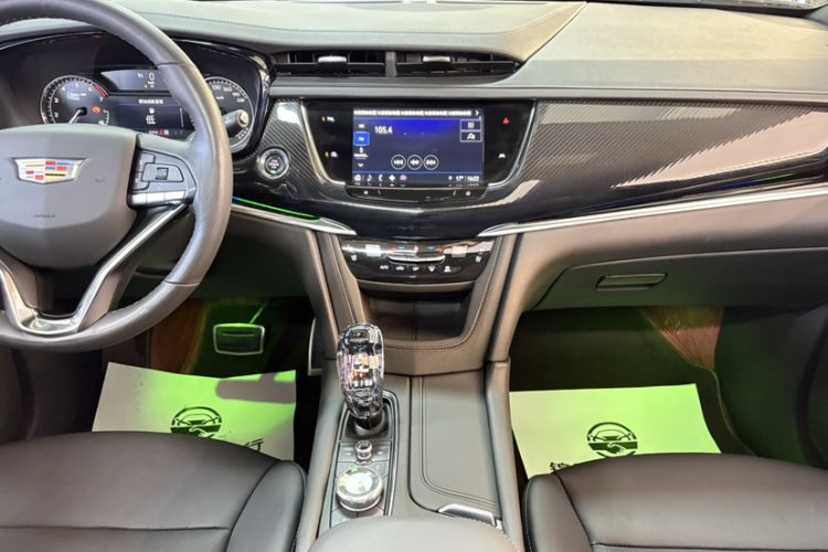 Used Cadillac XT6 2022 2.0T Six-Seater Four-Wheel-Drive Prestige Version Headliner