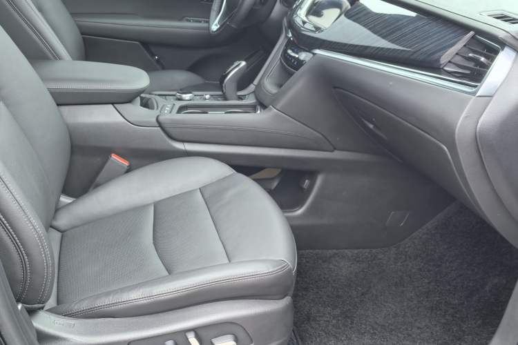 Used Cadillac XT6 2022 2.0T Six-Seater Four-Wheel Drive Luxury Version Interior 1