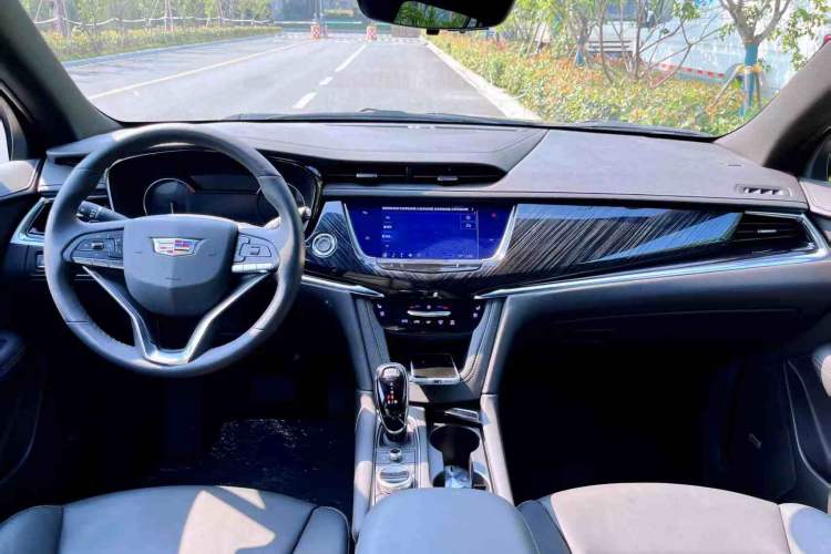 Used Cadillac XT6 2022 2.0T Six-Seater Four-Wheel-Drive Luxury Standard Edition Interior 1