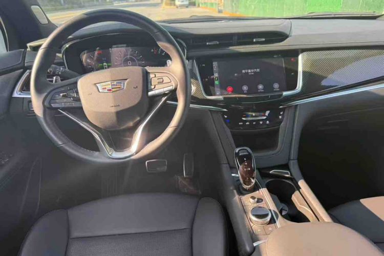 Used Cadillac XT6 2022 2.0T Six-Seater Four-Wheel Drive Luxury Version Interior 1