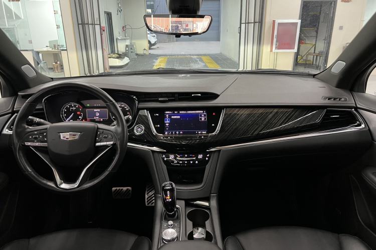 Used Cadillac XT6 2022 2.0T Six-Seater Four-Wheel Drive Luxury Version Interior 1