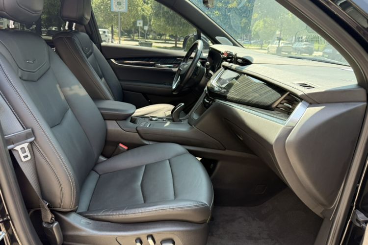 Used Cadillac XT6 2022 2.0T 7-Seater Four-Wheel Drive Luxury Version Interior 11