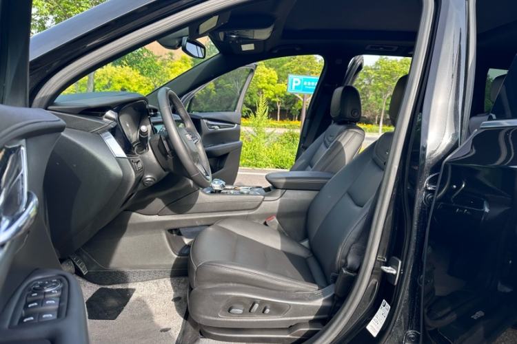 Used Cadillac XT6 2022 2.0T Six-Seater Two-Wheel-Drive Luxury Version Interior 2