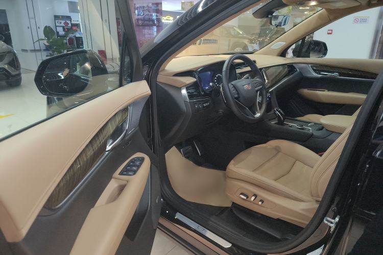 Used Cadillac XT6 2022 2.0T Six-Seater Four-Wheel-Drive Prestige Version Interior 2