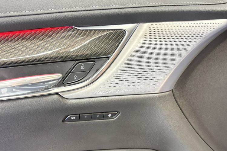 Used Cadillac XT6 2022 2.0T Six-Seater Four-Wheel-Drive Prestige Version Interior 2