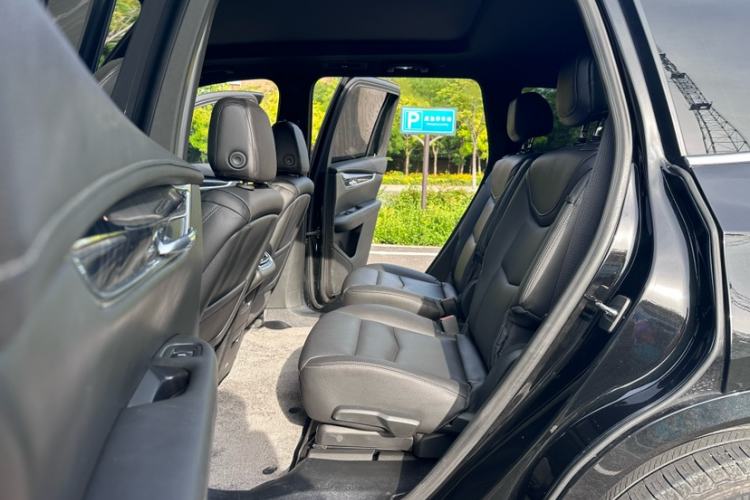 Used Cadillac XT6 2022 2.0T Six-Seater Two-Wheel-Drive Luxury Version Interior 3