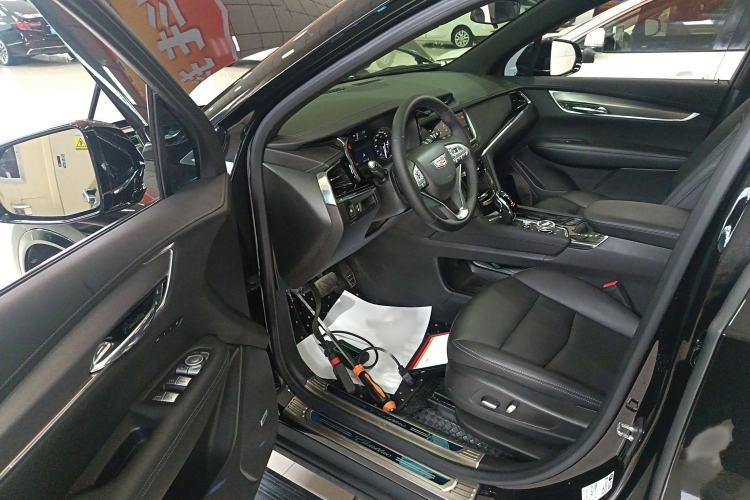 Used Cadillac XT6 2022 2.0T Six-Seater Four-Wheel-Drive Luxury Version Interior 3
