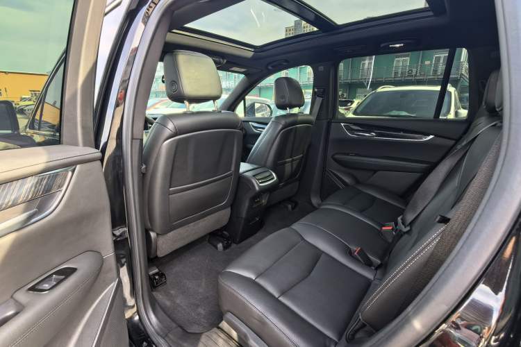 Used Cadillac XT6 2022 2.0T 7-Seater Two-Wheel Drive Luxury Version Interior 3