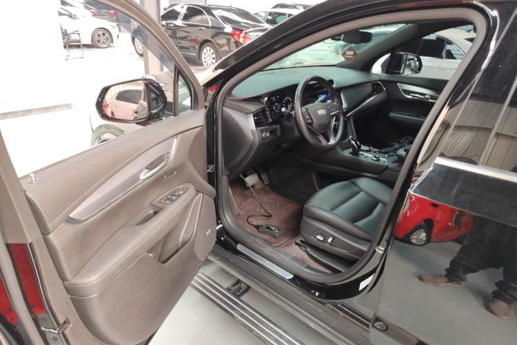 Used Cadillac XT6 2022 2.0T 7-Seater Four-Wheel-Drive Luxury Version Interior 3
