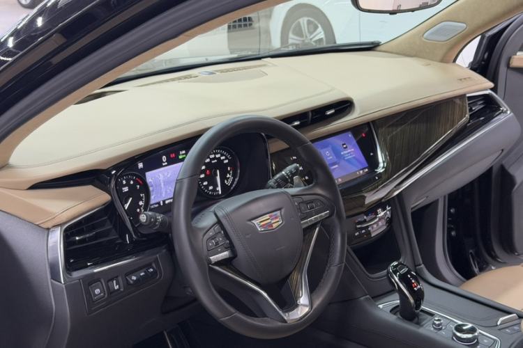 Used Cadillac XT6 2022 2.0T Six-Seater All-Wheel-Drive Platinum 120th Anniversary Limited Edition Interior 3