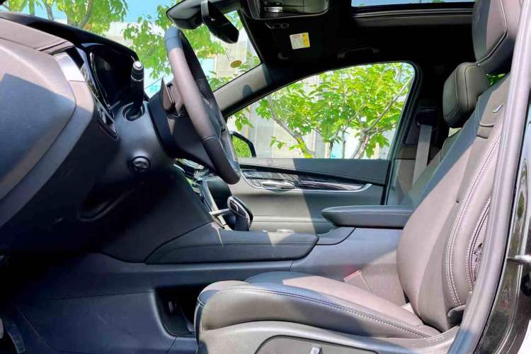 Used Cadillac XT6 2022 2.0T Six-Seater Four-Wheel-Drive Luxury Standard Edition Interior 3