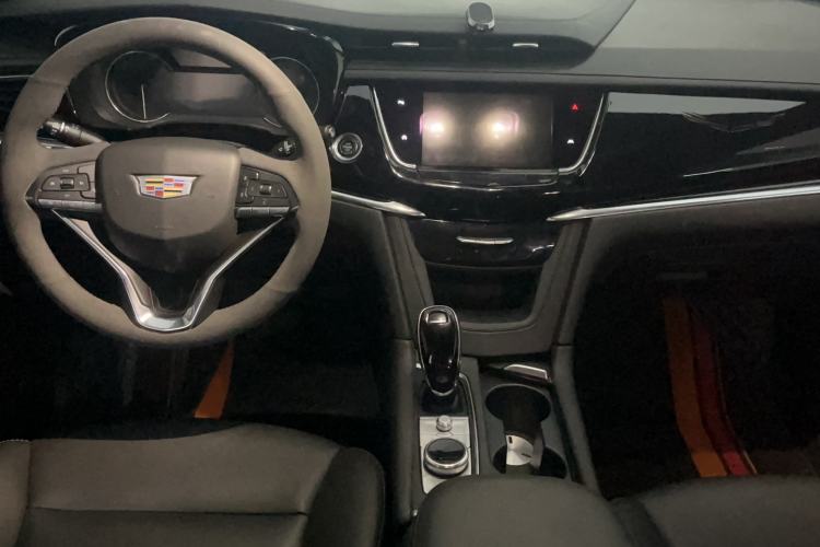 Used Cadillac XT6 2022 2.0T Six-Seater Two-Wheel-Drive Luxury Version Interior 3
