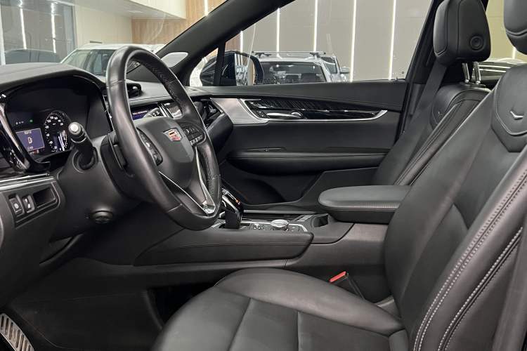 Used Cadillac XT6 2022 2.0T Six-Seater Four-Wheel Drive Luxury Version Interior 3