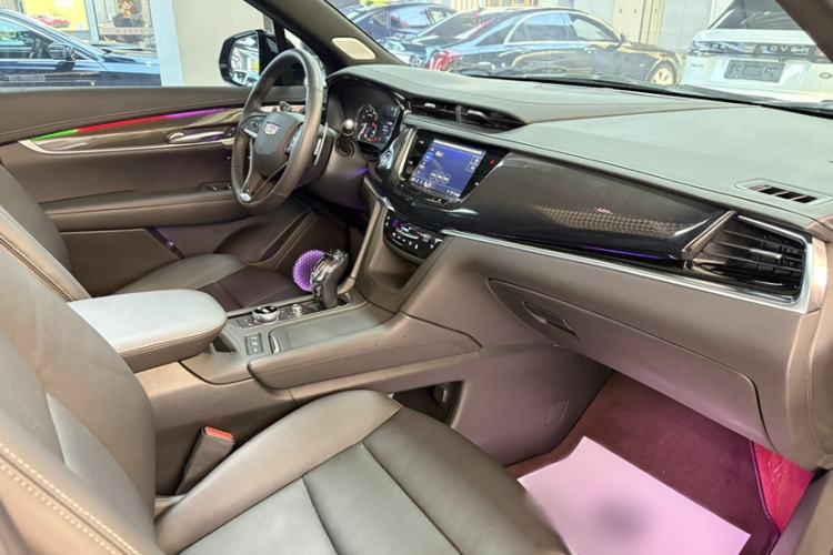 Used Cadillac XT6 2022 2.0T Six-Seater Four-Wheel-Drive Prestige Version Interior 3