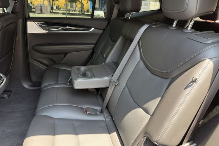 Used Cadillac XT6 2022 2.0T 7-Seater Four-Wheel Drive Luxury Version Interior 4