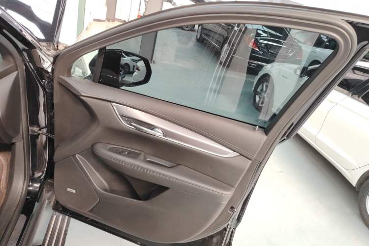 Used Cadillac XT6 2022 2.0T 7-Seater Four-Wheel-Drive Luxury Version Interior 5