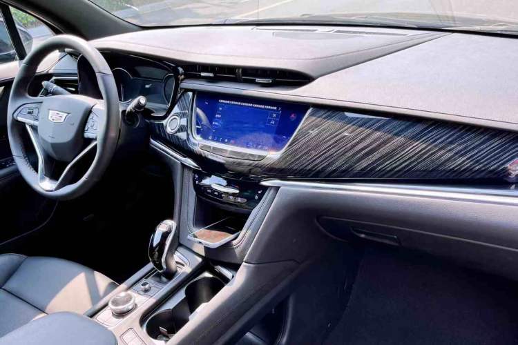 Used Cadillac XT6 2022 2.0T Six-Seater Four-Wheel-Drive Luxury Standard Edition Interior 7
