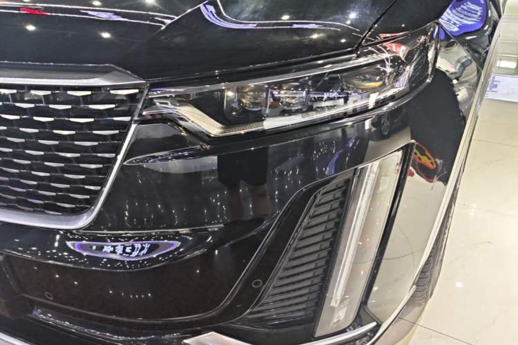 Used Cadillac XT6 2022 2.0T Six-Seater Two-Wheel-Drive Luxury Version Left Front Headlight