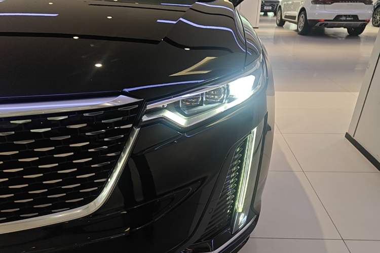 Used Cadillac XT6 2022 2.0T Six-Seater Four-Wheel Drive Luxury Version Left Front Headlight