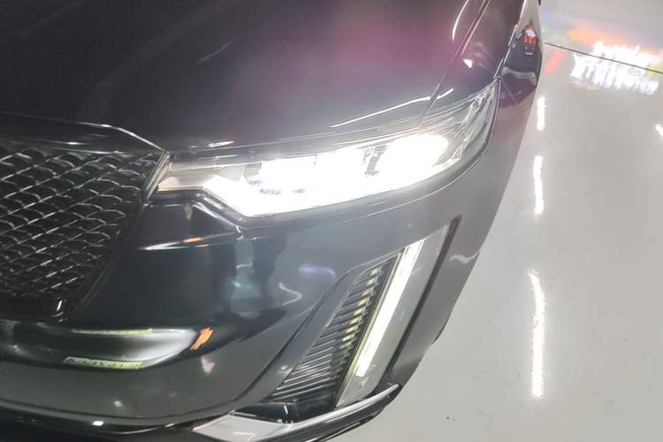 Used Cadillac XT6 2022 2.0T Six-Seater Two-Wheel-Drive Luxury Version Left Front Headlight