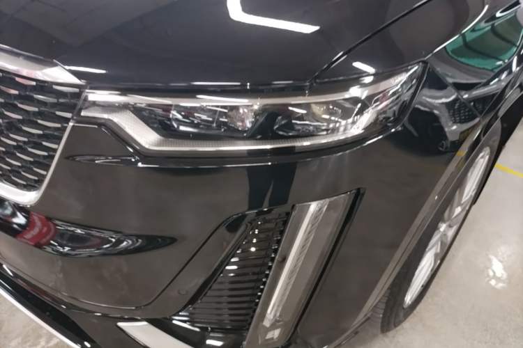 Used Cadillac XT6 2022 2.0T Six-Seater Two-Wheel-Drive Luxury Version Left Front Headlight
