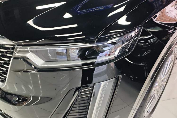 Used Cadillac XT6 2022 2.0T Six-Seater Two-Wheel-Drive Luxury Version Left Front Headlight