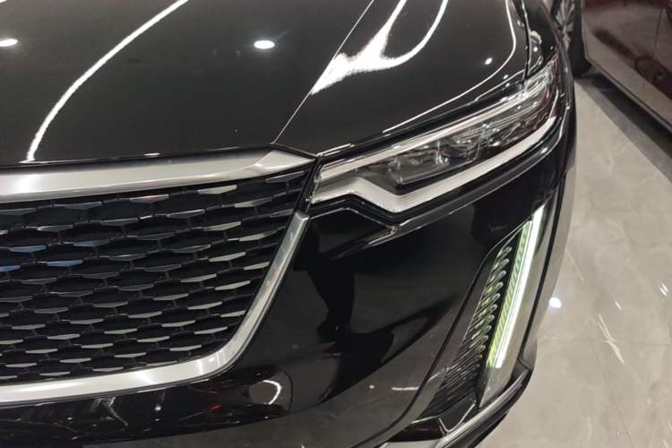 Used Cadillac XT6 2022 2.0T Six-Seater Two-Wheel-Drive Luxury Version Left Front Headlight