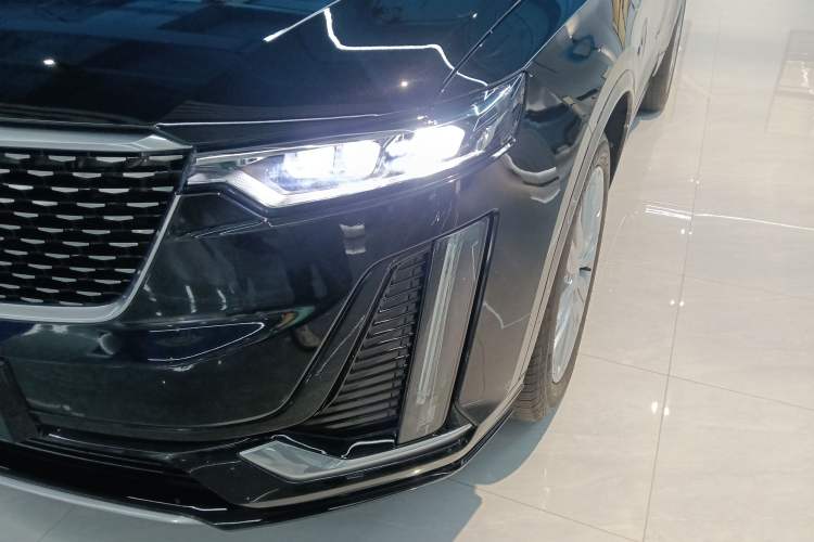 Used Cadillac XT6 2022 2.0T Six-Seater Two-Wheel-Drive Luxury Version Left Front Headlight
