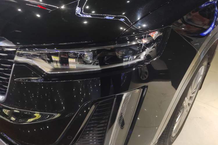 Used Cadillac XT6 2022 2.0T Six-Seater Two-Wheel-Drive Luxury Version Left Front Headlight