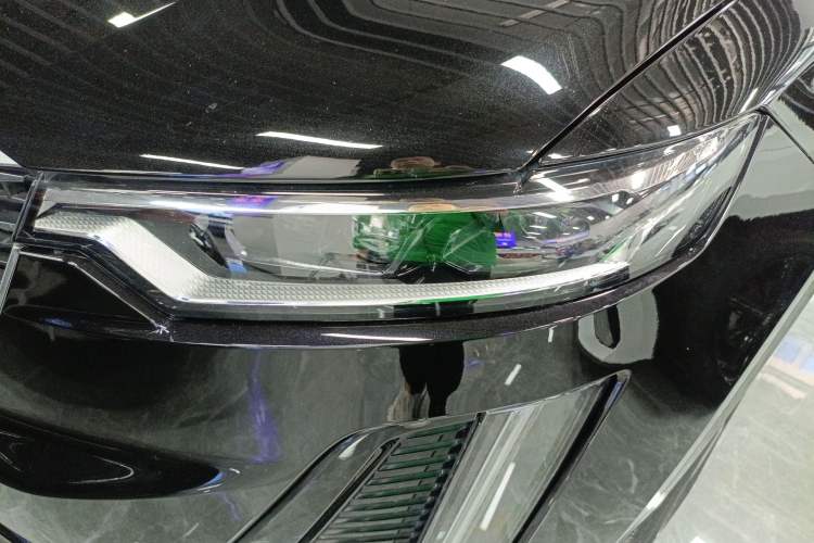 Used Cadillac XT6 2022 2.0T Six-Seater Two-Wheel-Drive Luxury Version Left Front Headlight