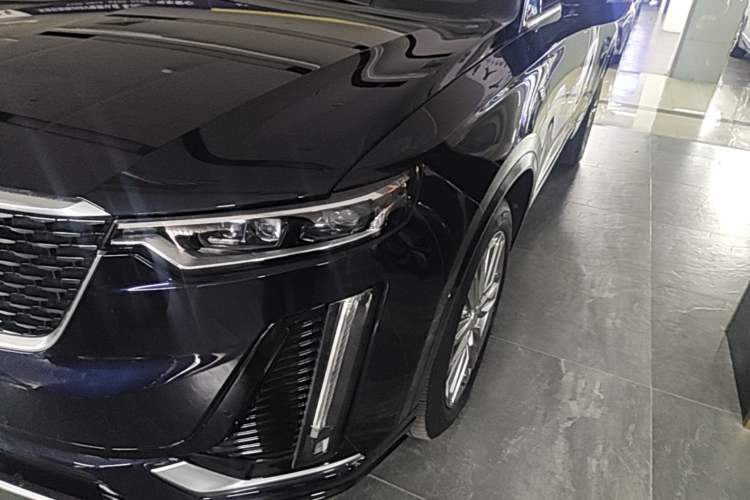 Used Cadillac XT6 2022 2.0T Six-Seater Two-Wheel-Drive Luxury Version Left Front Headlight