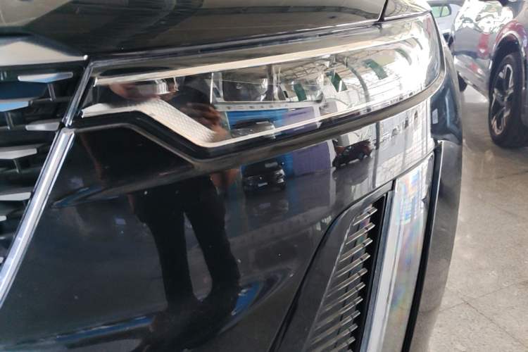 Used Cadillac XT6 2022 2.0T Six-Seater Two-Wheel-Drive Luxury Version Left Front Headlight