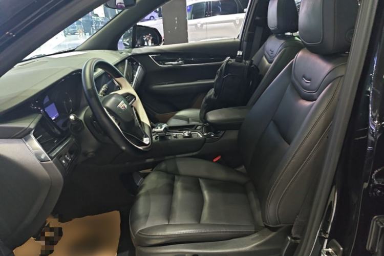 Used Cadillac XT6 2022 2.0T Six-Seater Two-Wheel-Drive Luxury Version Left Front Seat