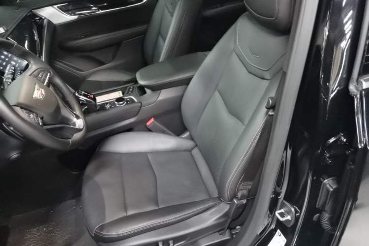 Used Cadillac XT6 2022 2.0T Six-Seater Four-Wheel Drive Luxury Version Left Front Seat