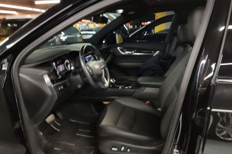 Used Cadillac XT6 2022 2.0T Six-Seater Two-Wheel-Drive Luxury Version Left Front Seat