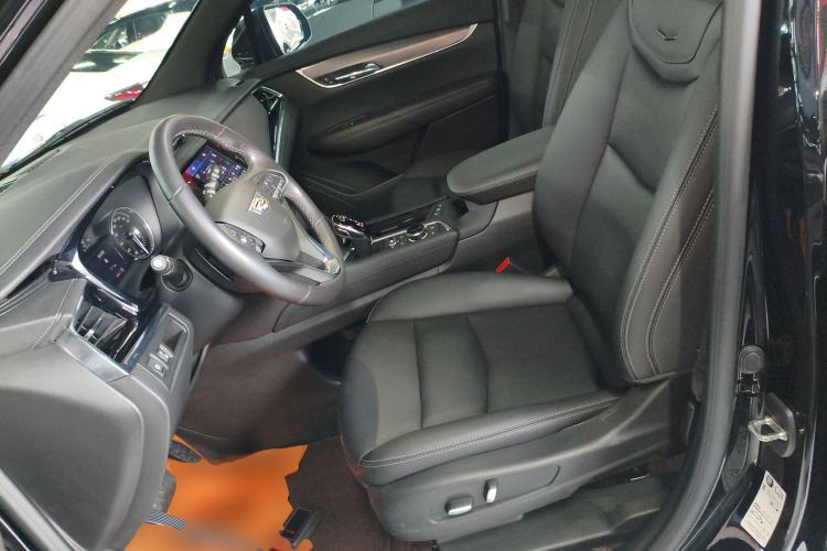 Used Cadillac XT6 2022 2.0T Six-Seater Four-Wheel-Drive Luxury Version Left Front Seat