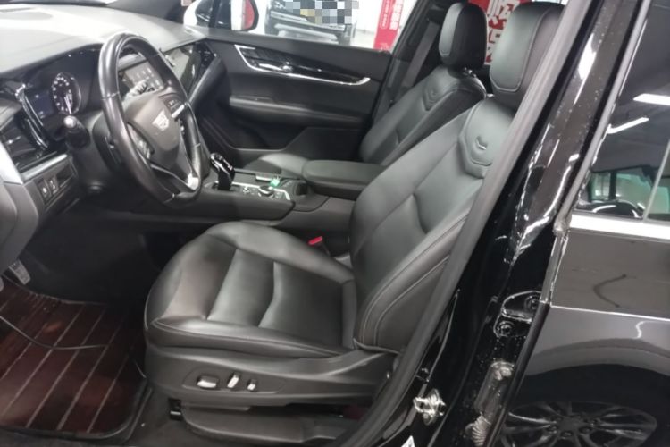 Used Cadillac XT6 2022 2.0T Six-Seater Two-Wheel-Drive Luxury Version Left Front Seat