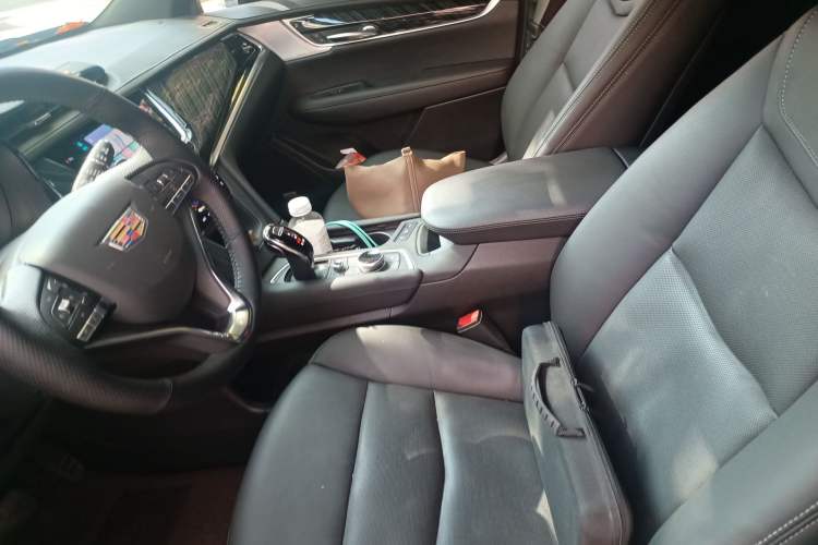 Used Cadillac XT6 2022 2.0T Six-Seater Four-Wheel Drive Luxury Version Left Front Seat