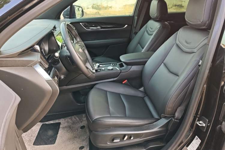 Used Cadillac XT6 2022 2.0T Six-Seater Two-Wheel-Drive Luxury Version Left Front Seat