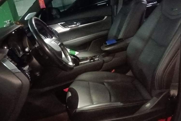 Used Cadillac XT6 2022 2.0T Six-Seater Four-Wheel Drive Luxury Version Left Front Seat