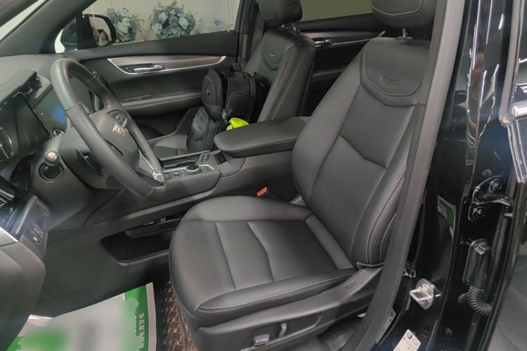 Used Cadillac XT6 2022 2.0T 7-Seater Four-Wheel-Drive Luxury Version Left Front Seat