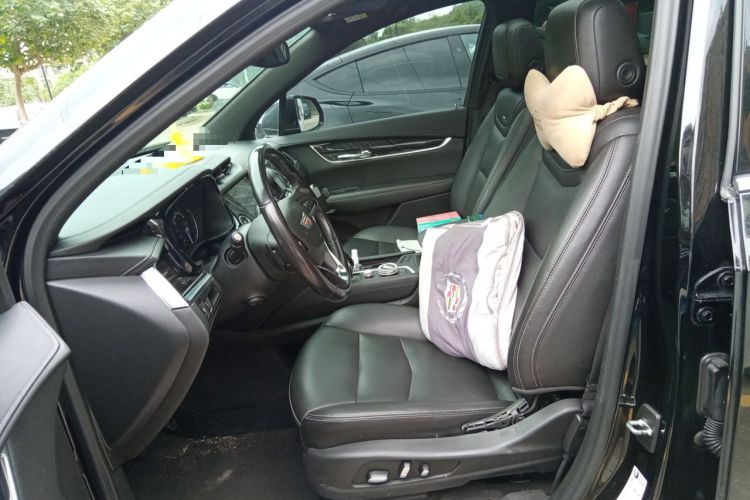 Used Cadillac XT6 2022 2.0T Six-Seater Two-Wheel-Drive Luxury Version Left Front Seat