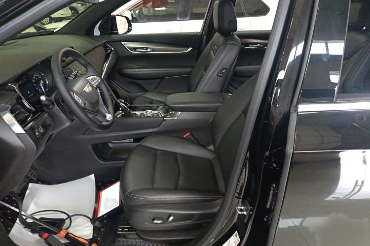 Used Cadillac XT6 2022 2.0T Six-Seater Four-Wheel-Drive Luxury Version Left Front Seat