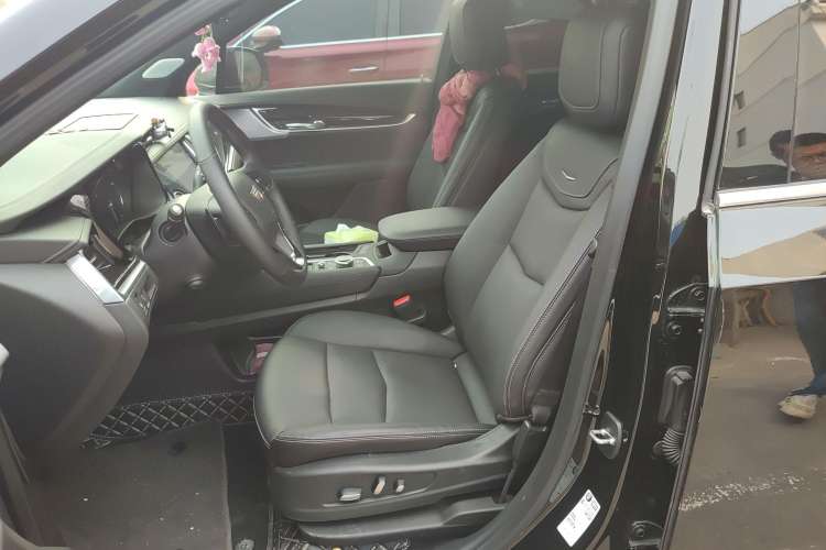 Used Cadillac XT6 2022 2.0T Six-Seater Four-Wheel Drive Luxury Version Left Front Seat