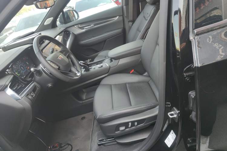Used Cadillac XT6 2022 2.0T Six-Seater Four-Wheel Drive Luxury Version Left Front Seat