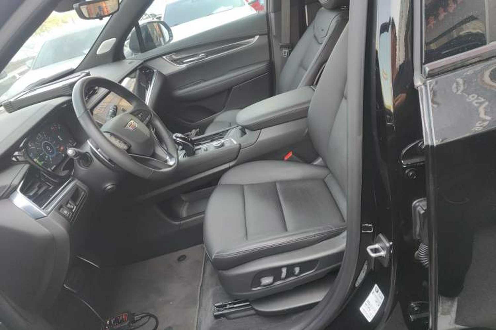 Used Cadillac XT6 2022 2.0T Six-Seater Four-Wheel Drive Luxury Version Left Front Seat